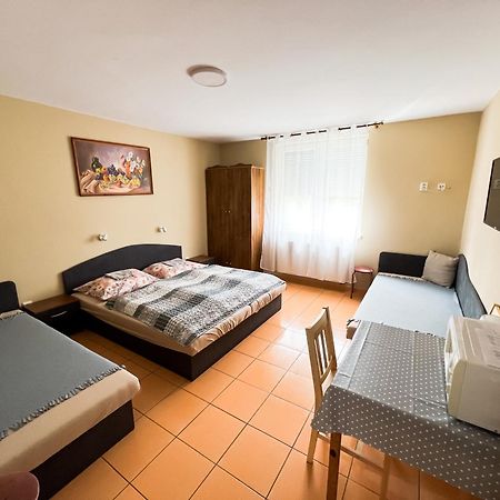 Apartman Taktik Вельки-Медер Экстерьер фото
